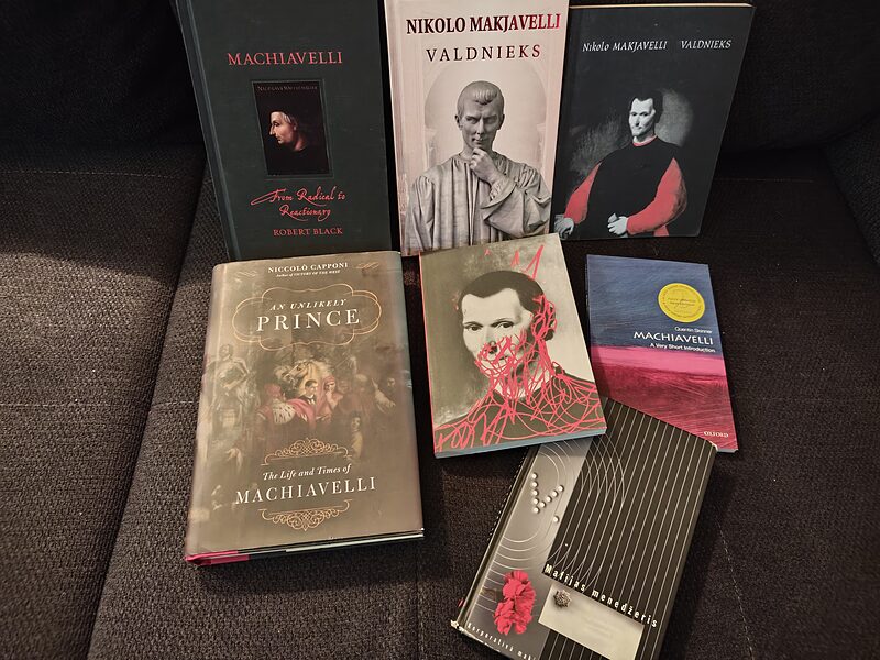 Papildinot grāmatplauktu jeb grāmatas par Makjavelli manā bibliotēkā...